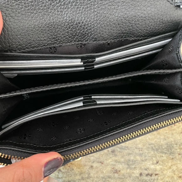 New Tory Burch crossbody/ wallet inside ๐ค - Picture 6 of 9